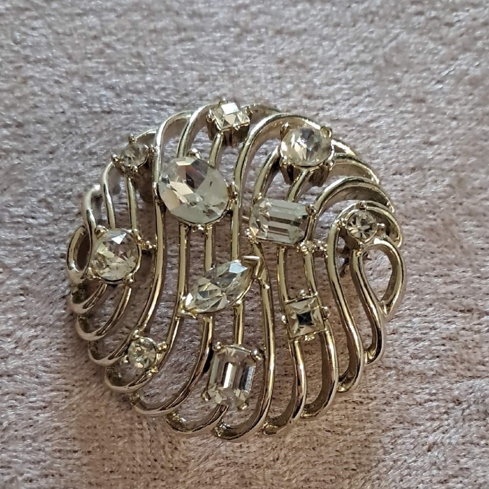 Vintage Estate Signed Kramer Gold Tone Rhinestone Pin Brooch